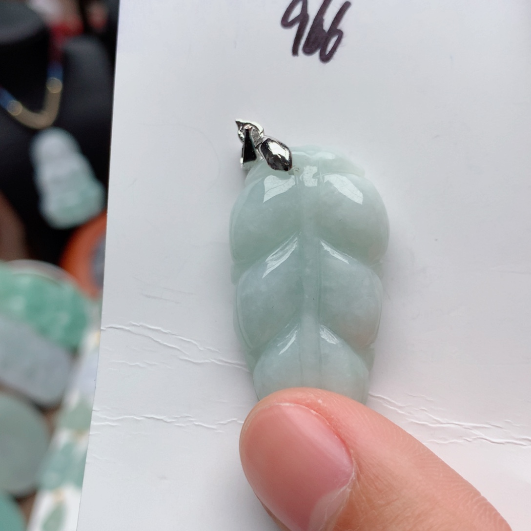 翡翠颈饰合金吊坠