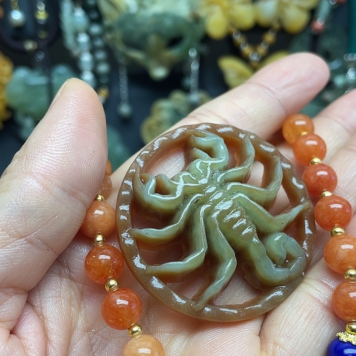 未镶嵌蛇纹石玉颈饰