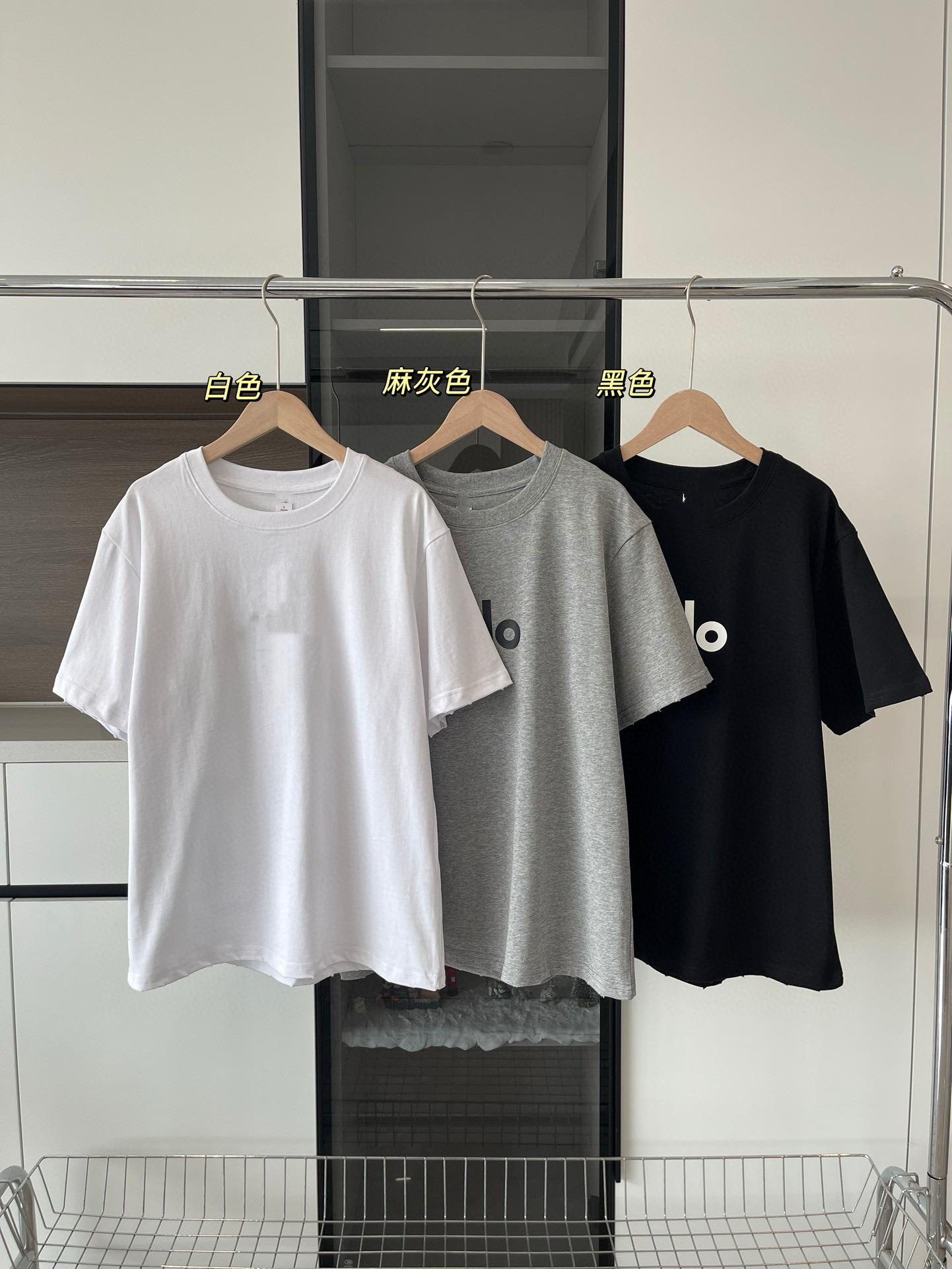 啊喽~“北美断货王”磨破情侣T恤