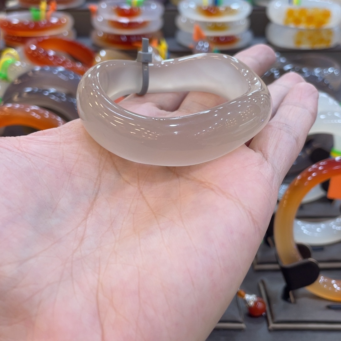 玛瑙/玉髓手镯未镶嵌