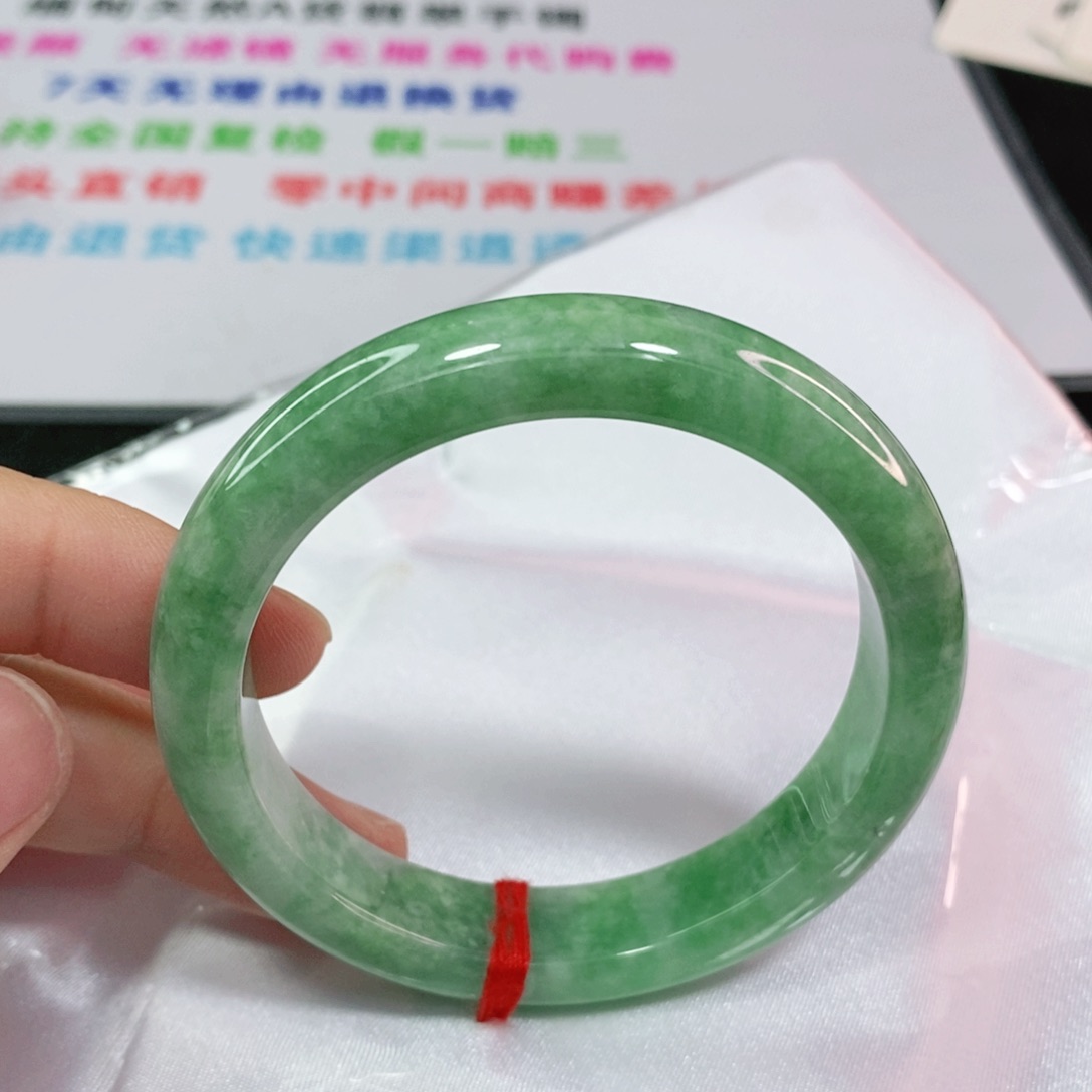翡翠手镯未镶嵌55圈口