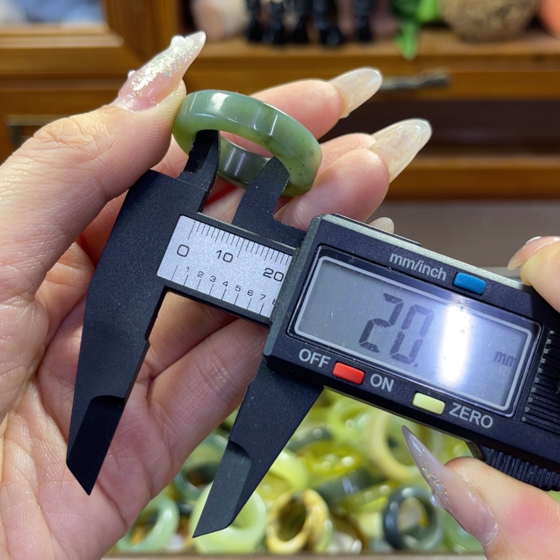 蛇纹石玉未镶嵌手镯瑕疵17