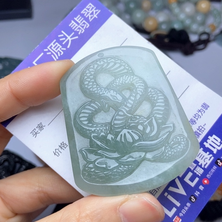 翡翠颈饰未镶嵌翡翠