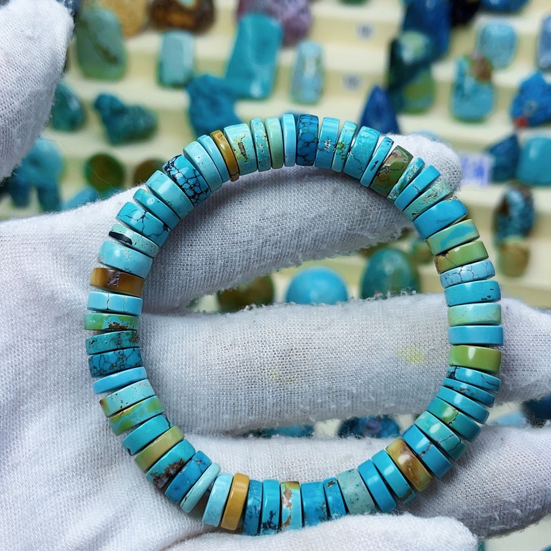 绿松石颈饰未镶嵌