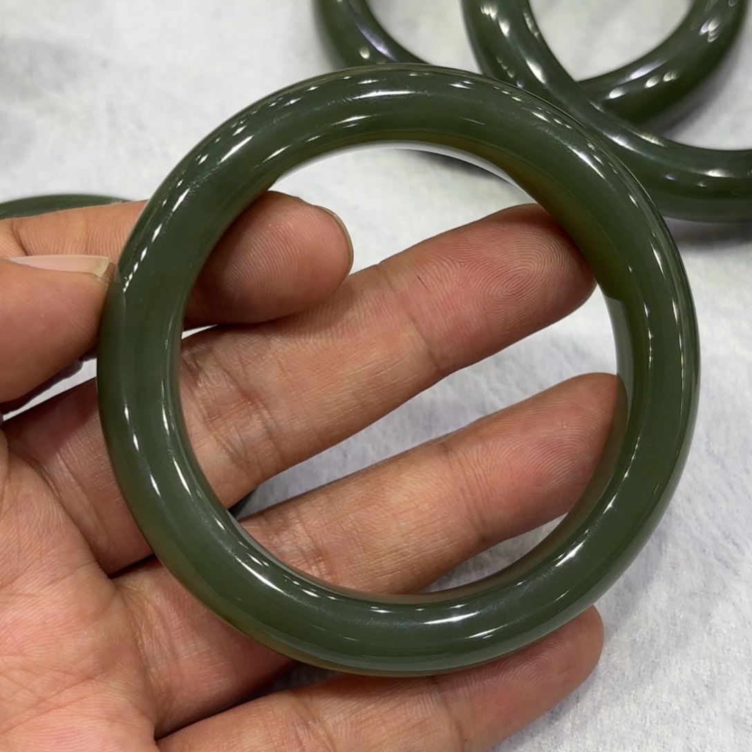 颈饰未镶嵌和田玉深湖水绿手镯54.5圈口