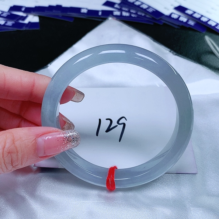 翡翠手镯未镶嵌翡翠手镯未镶嵌