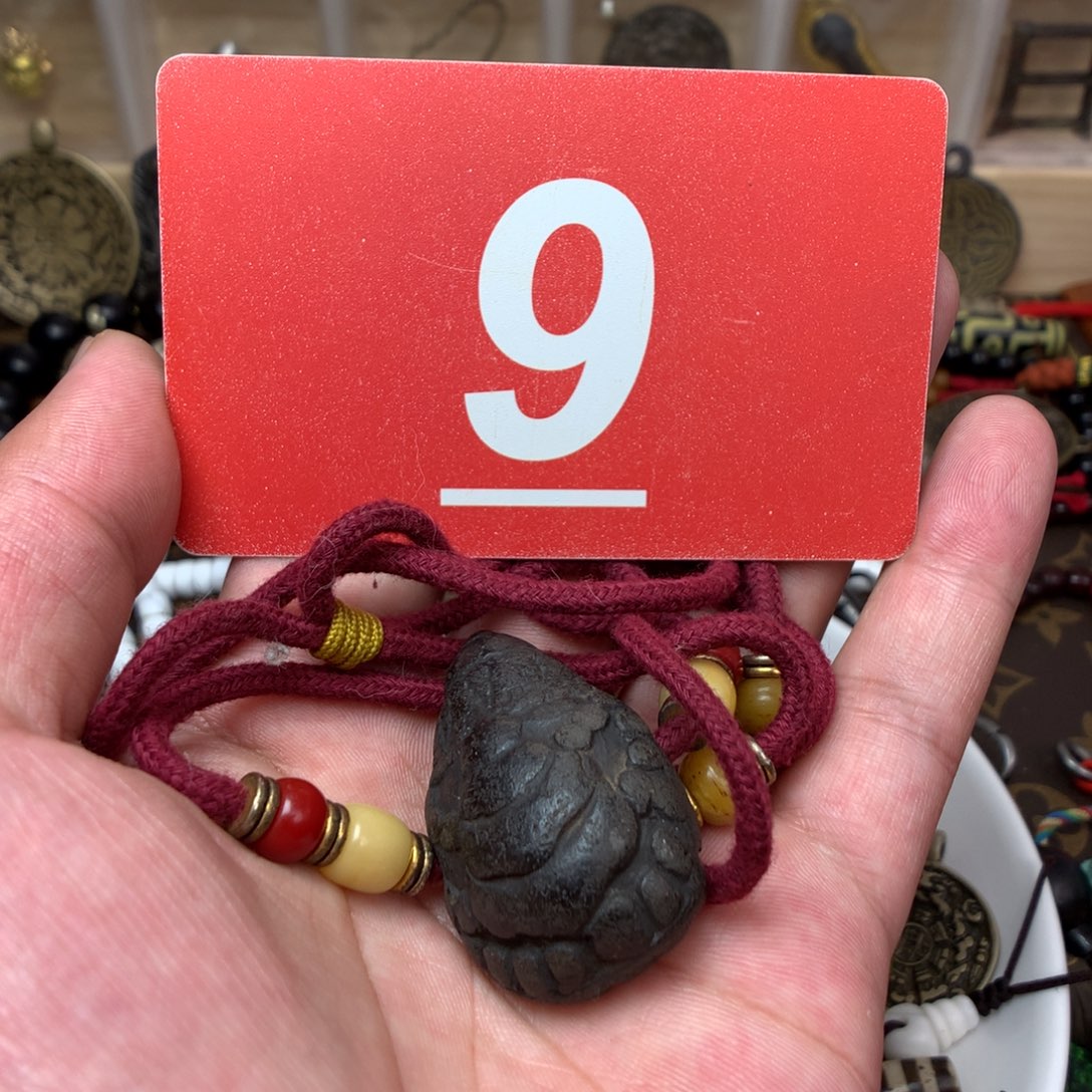 桃核吊坠云****谛…………………………