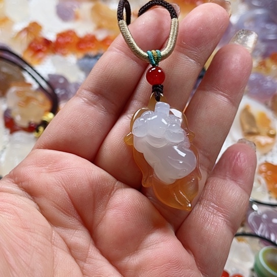 玛瑙/玉髓吊坠(赠链)未镶嵌麋**?