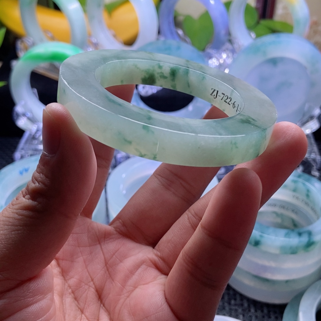 鹤***.定制翡翠手镯未镶嵌