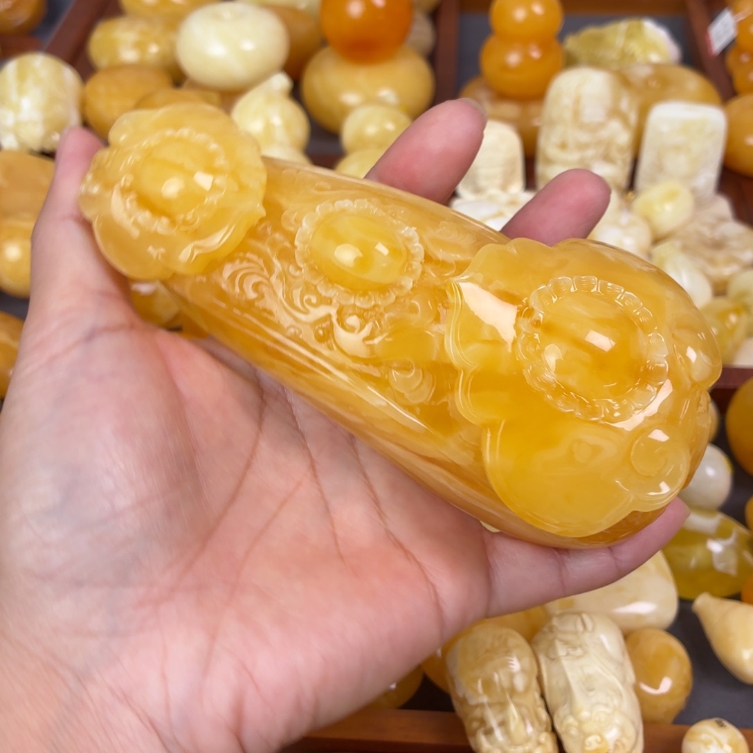 蜜蜡未镶嵌吊坠(不含链)177.8克如意