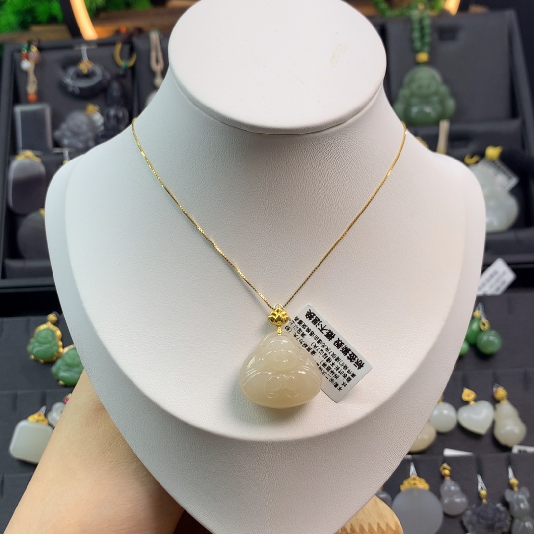 和田玉吊坠18K金镶嵌