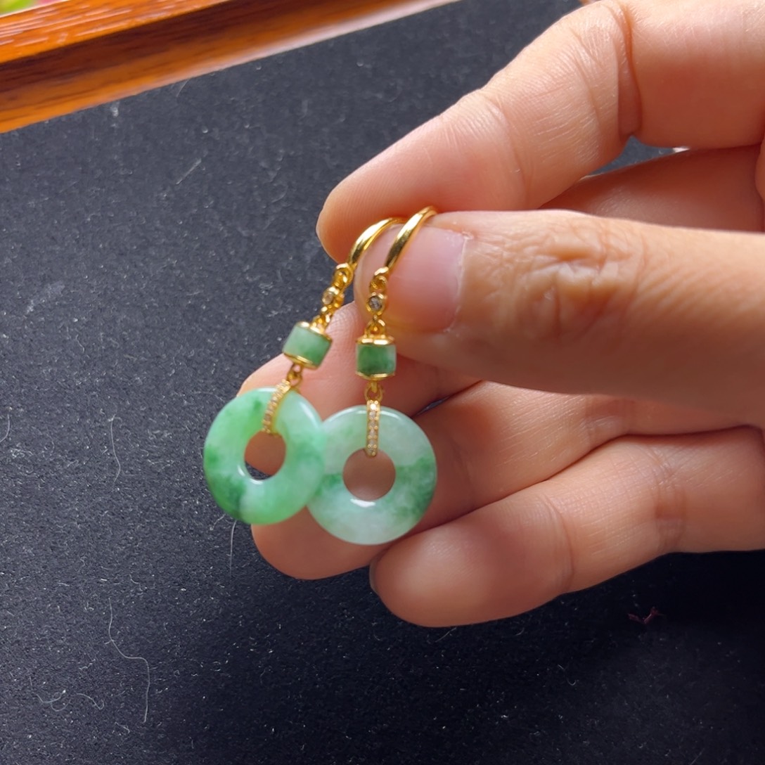 翡翠未镶嵌颈饰绿