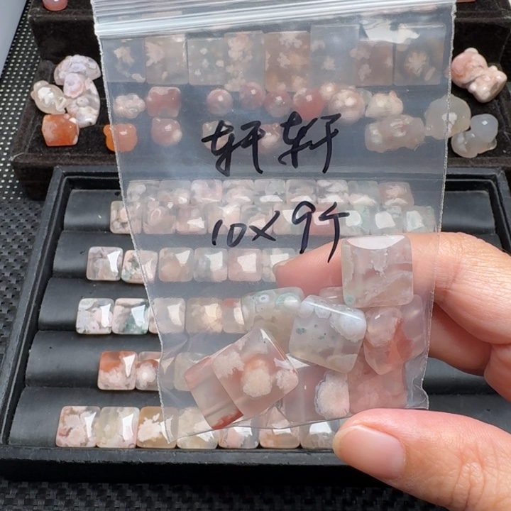 轩***轩玛瑙/玉髓合金颈饰