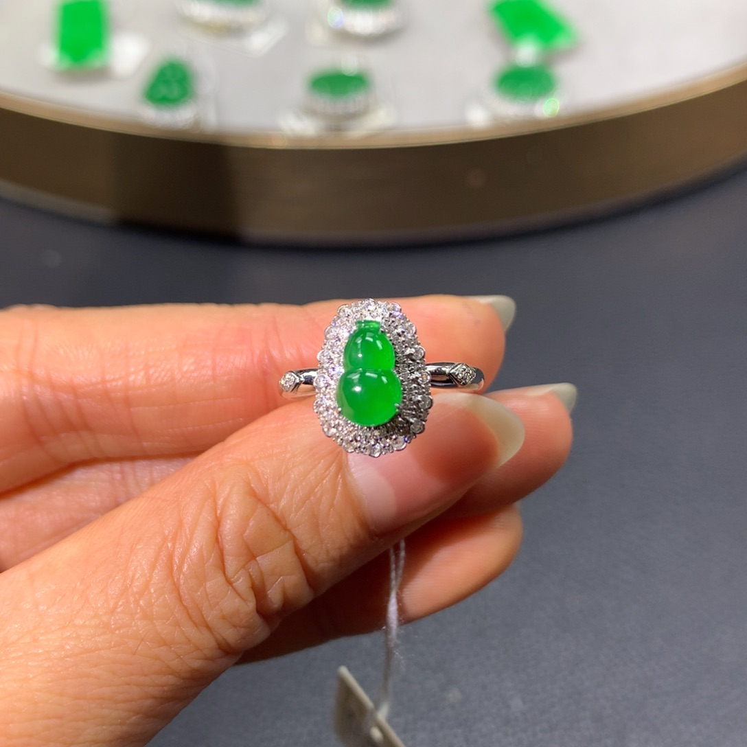 翡翠戒指18K金镶嵌翡翠