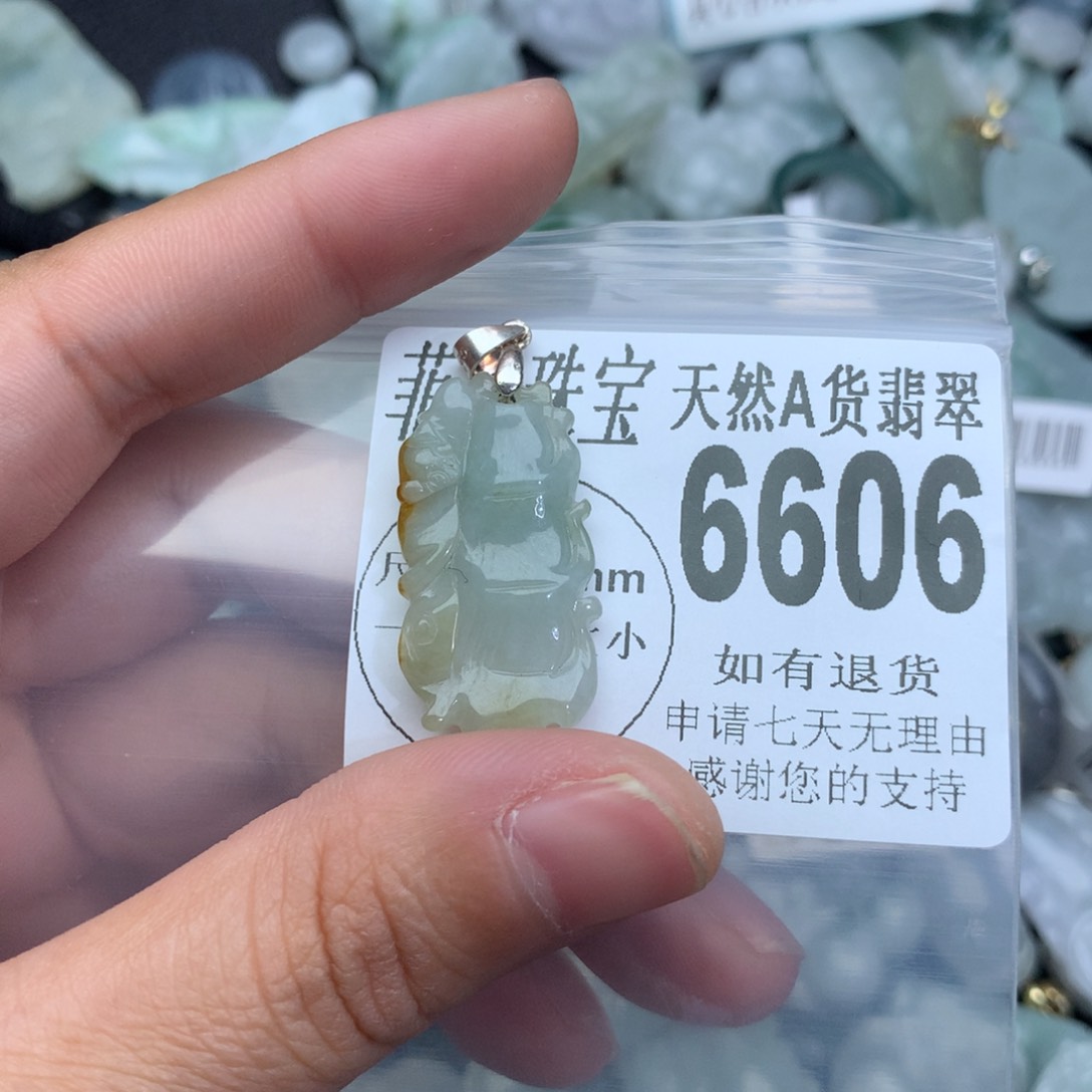 翡翠颈饰未镶嵌6606。