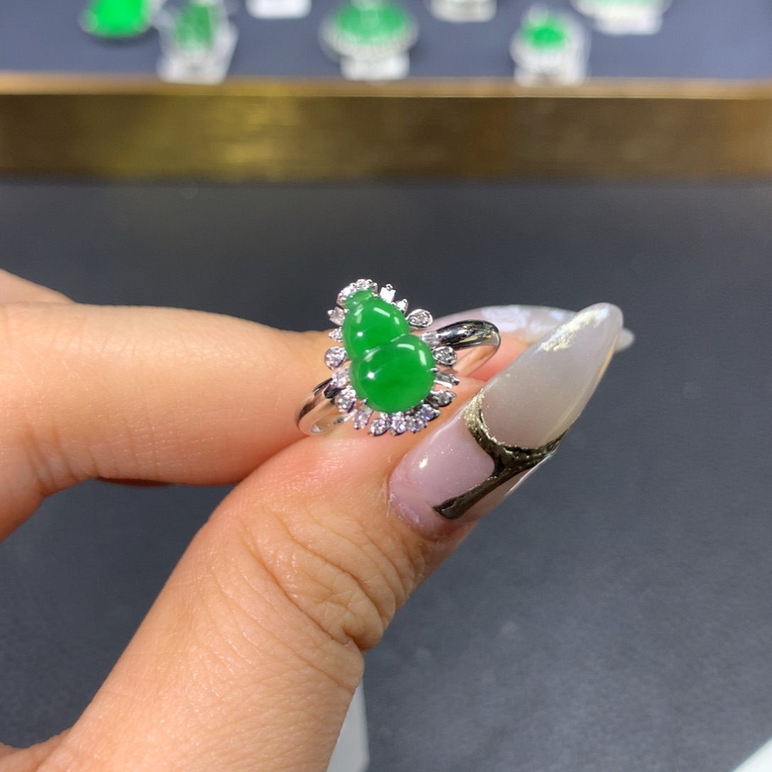 翡翠戒指18K金镶嵌翡翠