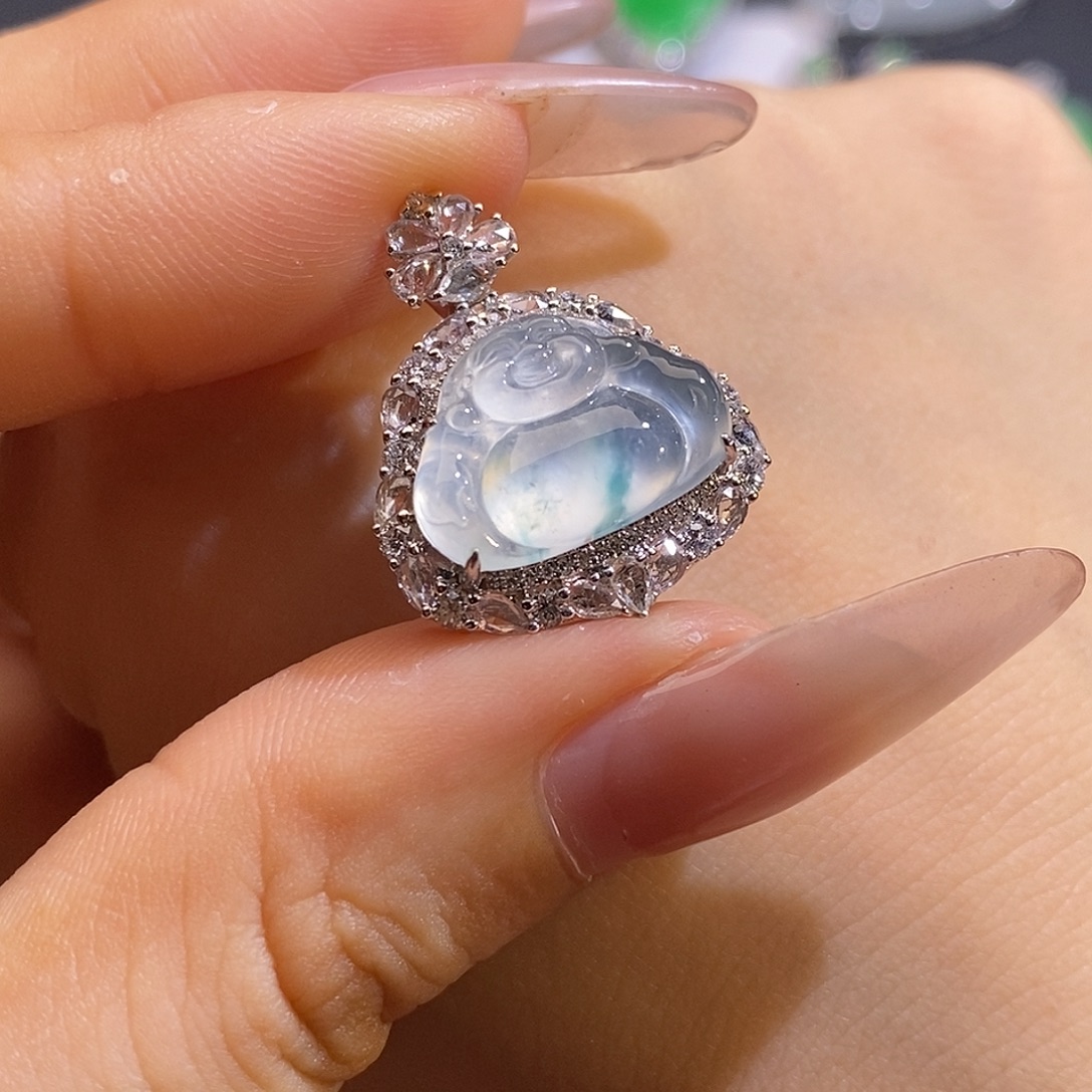 翡翠18K金镶嵌颈饰佛