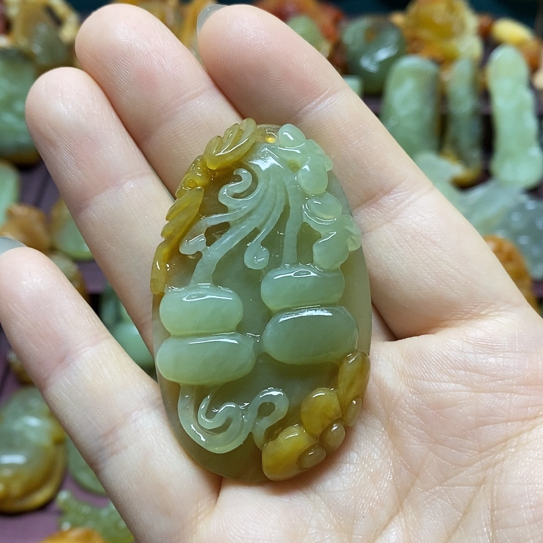 岫玉未镶嵌吊坠(赠链)