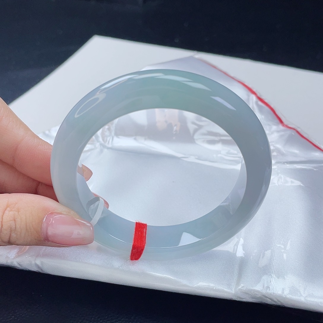 翡翠手镯未镶嵌厚重晴绿