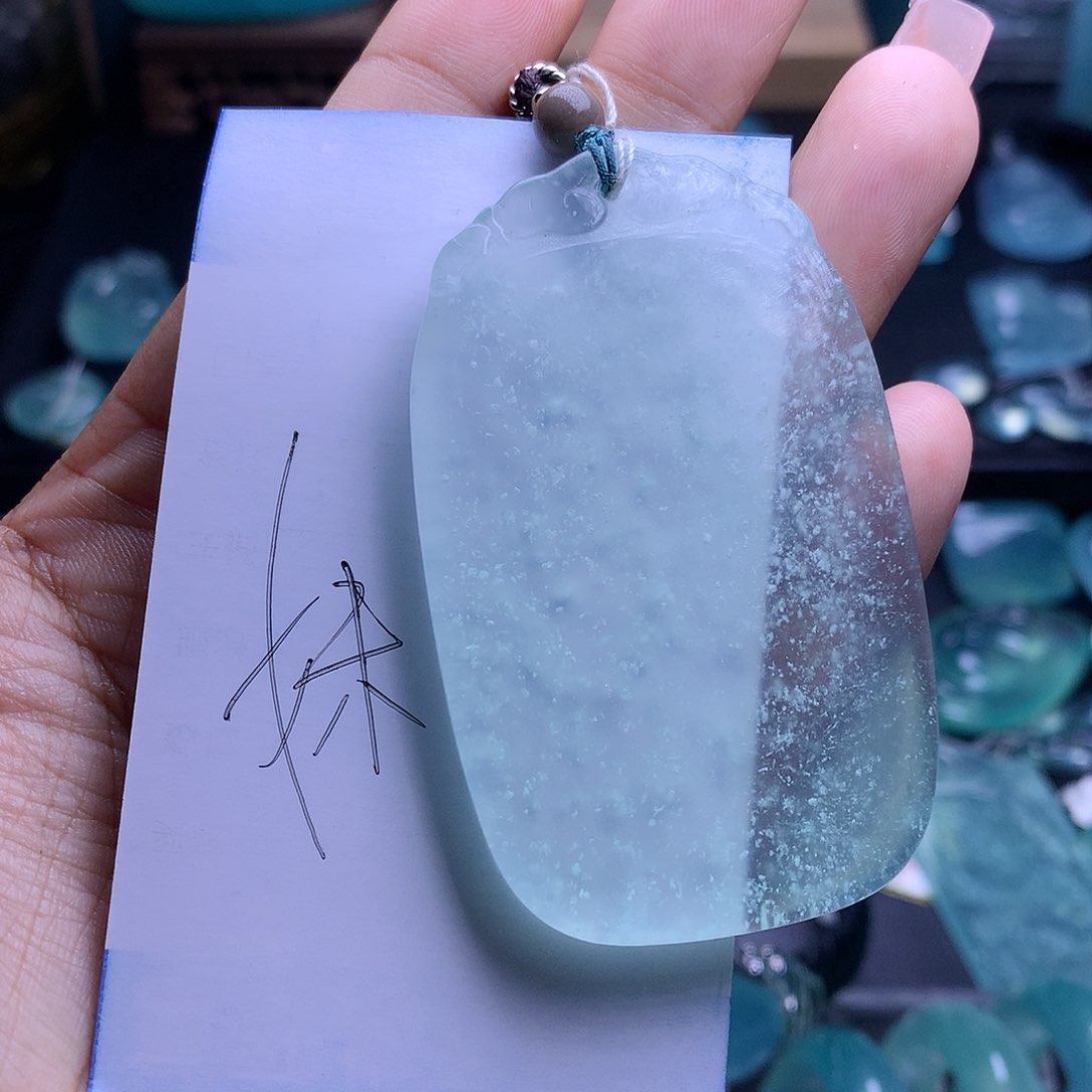 蛇纹石玉吊坠未镶嵌