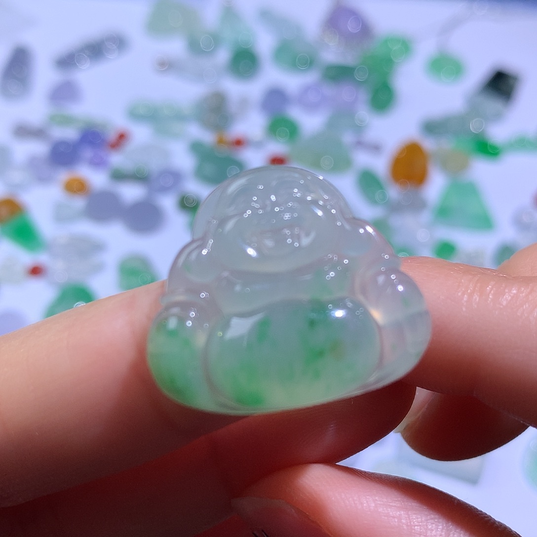 翡翠颈饰未镶嵌佛