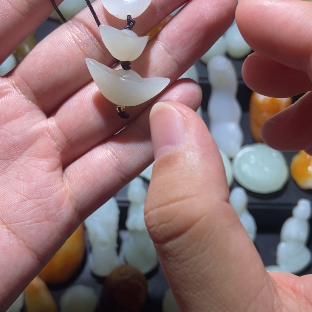 阿***玩和田玉未镶嵌颈饰