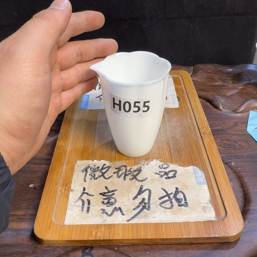 微瑕疵介意勿拍陶瓷器皿S354