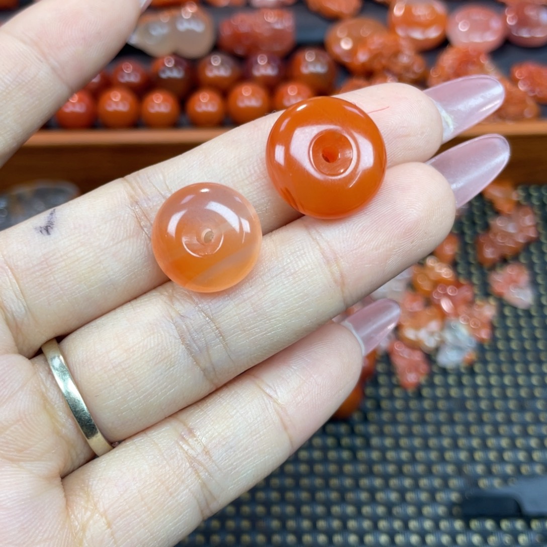 南红玛瑙未镶嵌颈饰平安扣