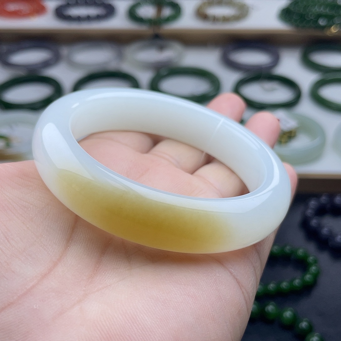 和田玉手镯未镶嵌