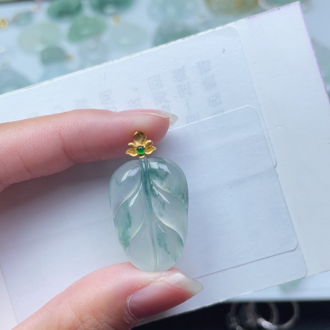 翡翠18K金镶嵌颈饰