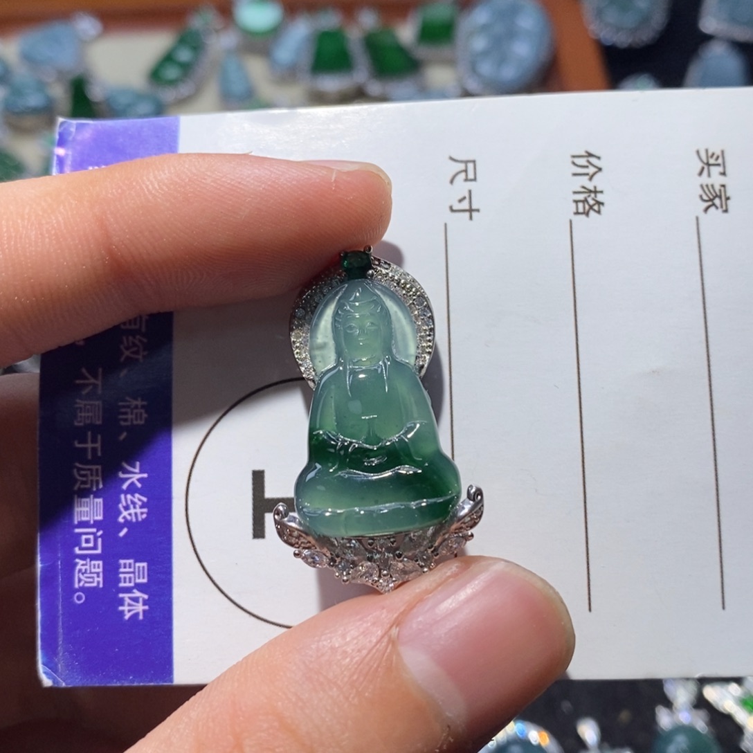 翡翠未镶嵌颈饰翡翠