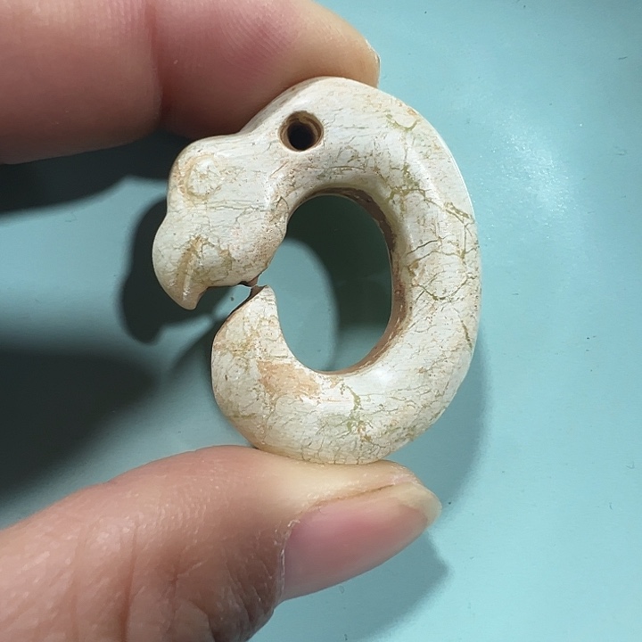 透闪石质玉未镶嵌挂件