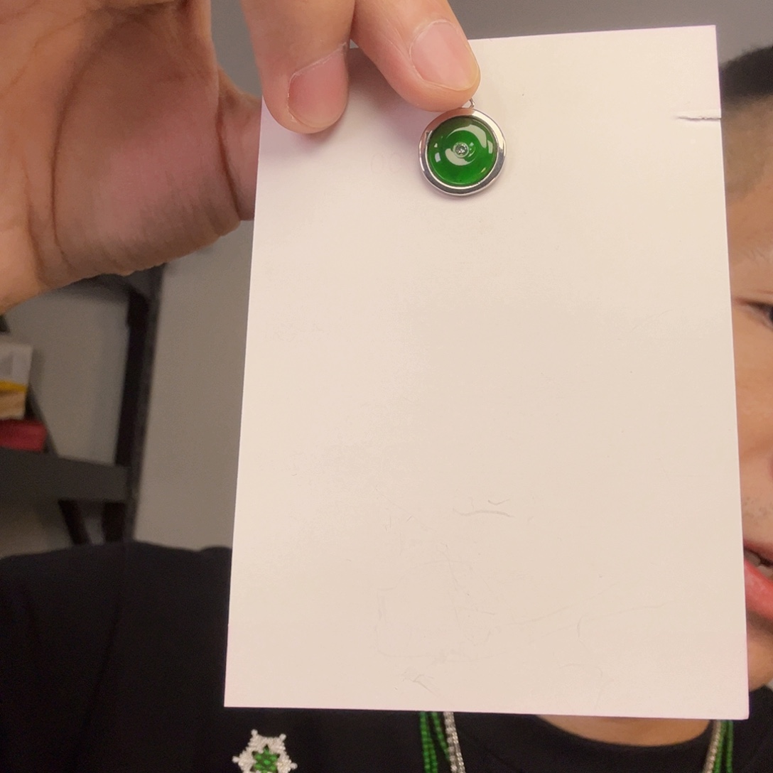 翡翠未镶嵌挂件一件