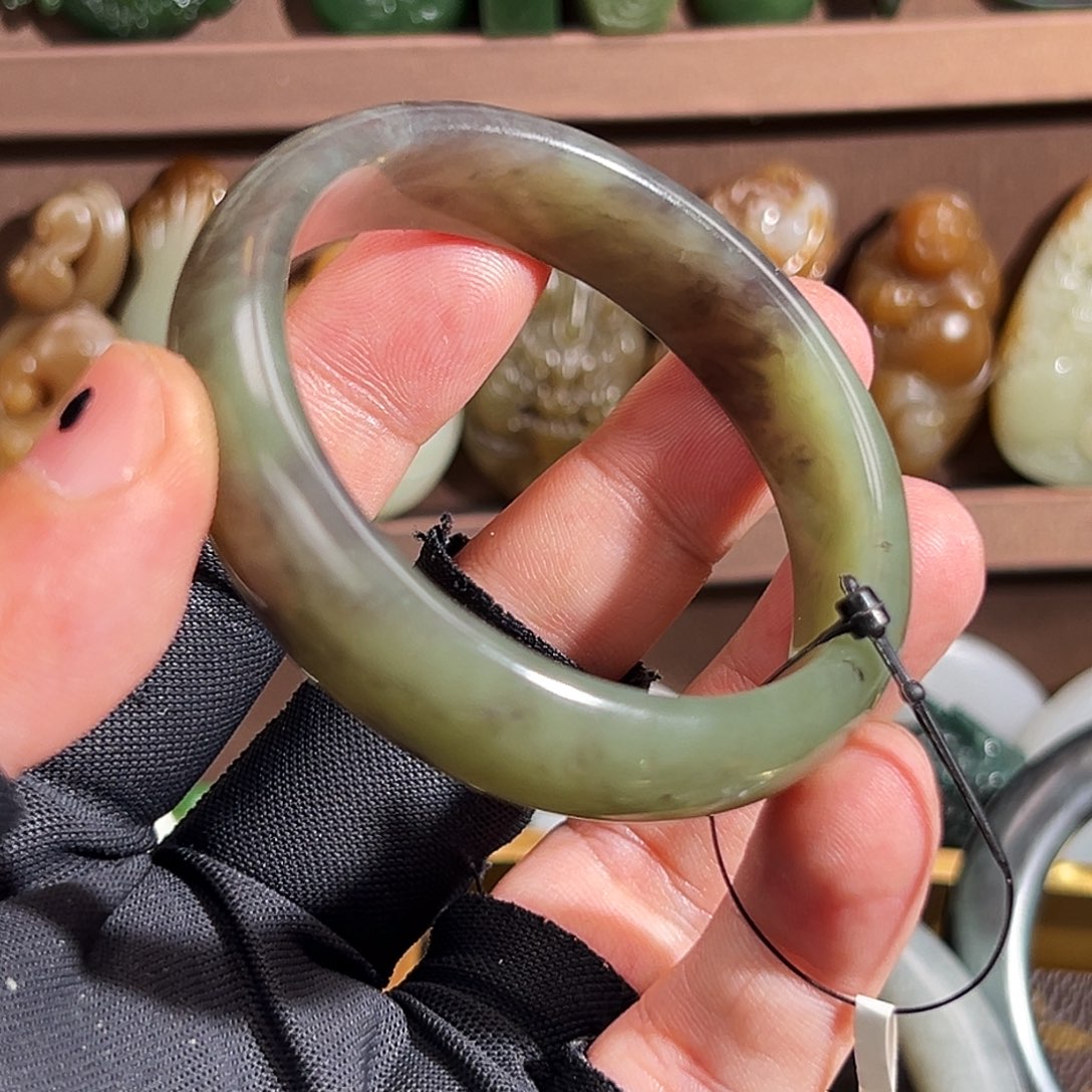 和田玉手镯未镶嵌内径54mm烟紫湖水绿双色