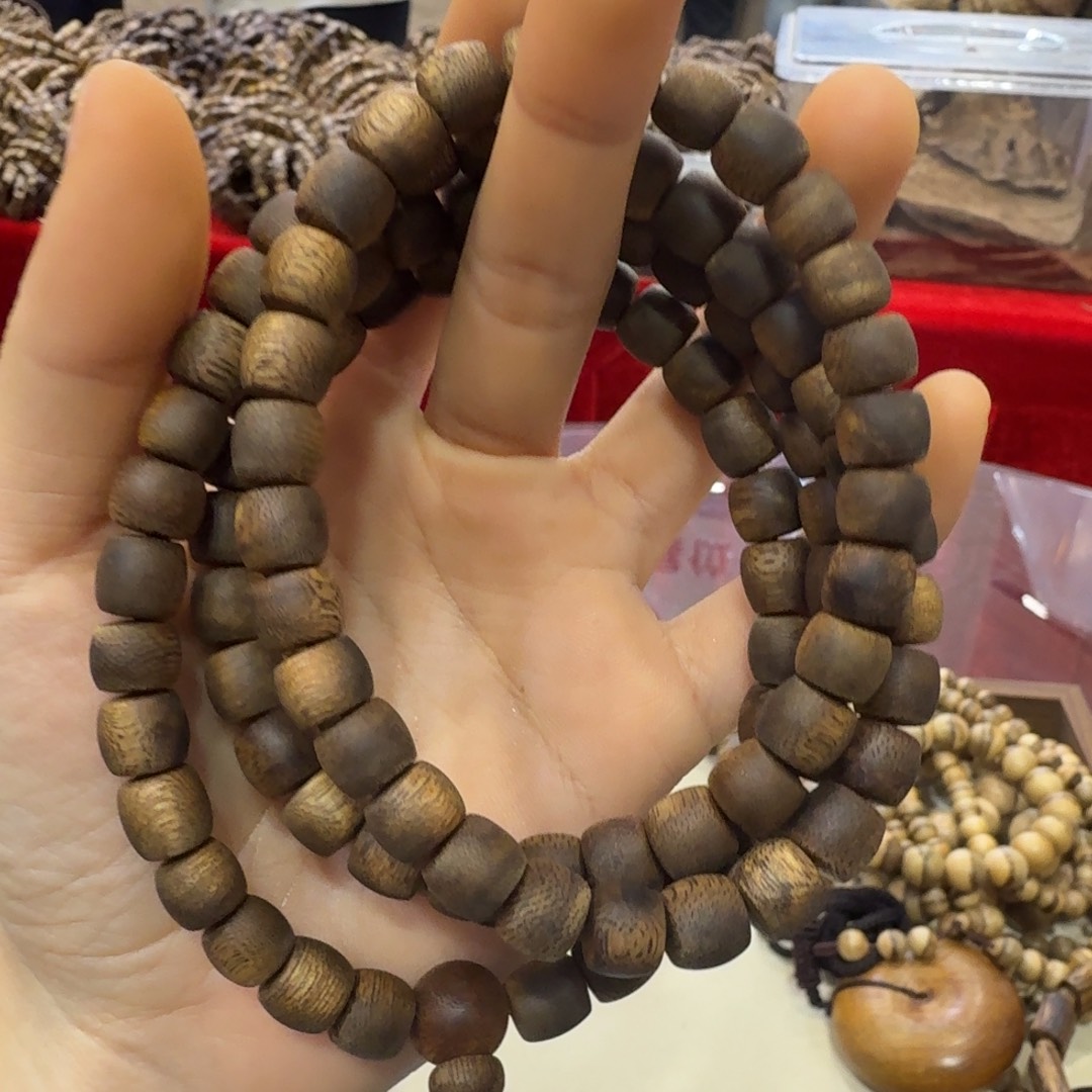 沉香碎屑沉香海南乌身白棋0.9大32克➕沉香碎屑多样性