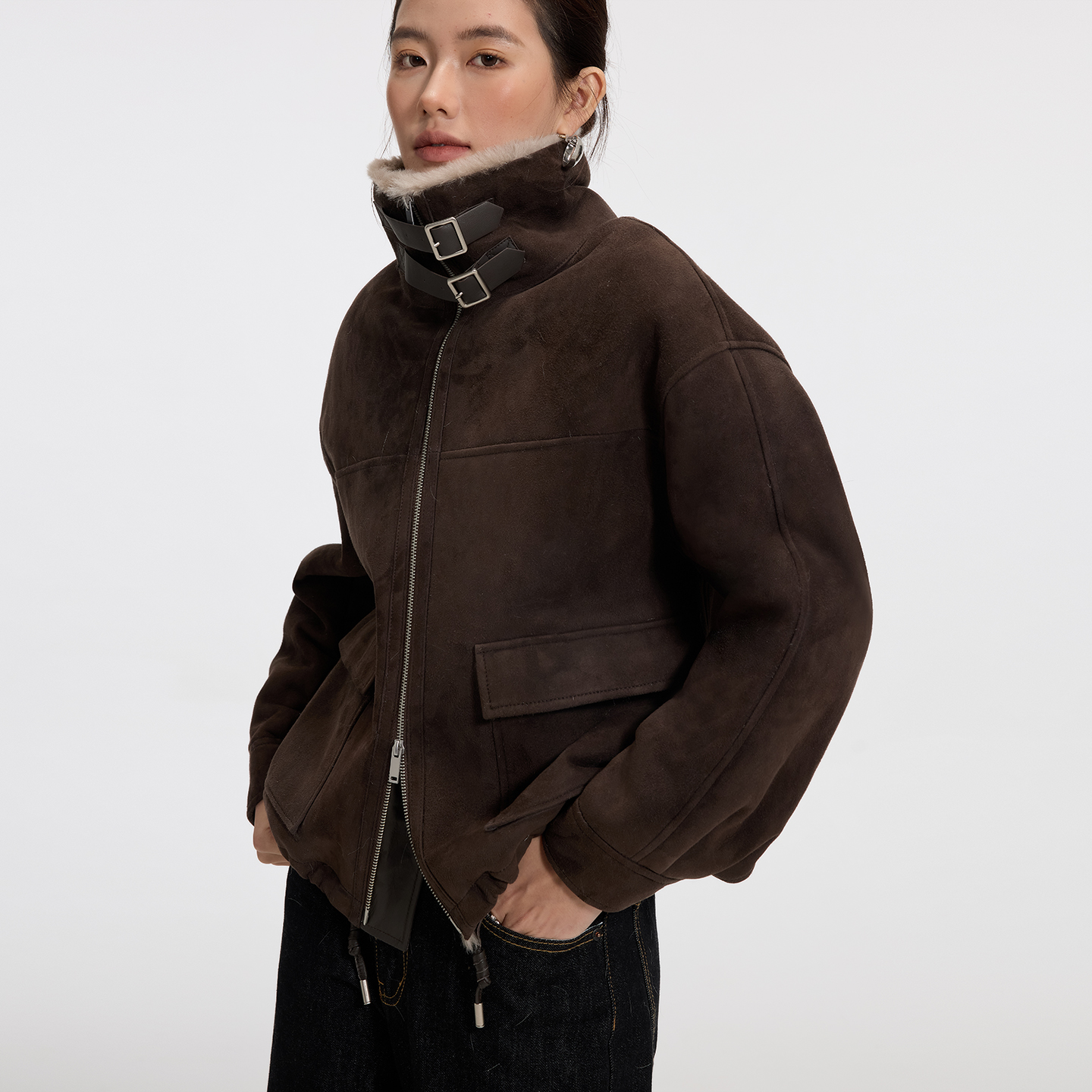 卡洛尔菲真皮羊羔毛皮毛一体显瘦短款皮草外套女2025新款爆款