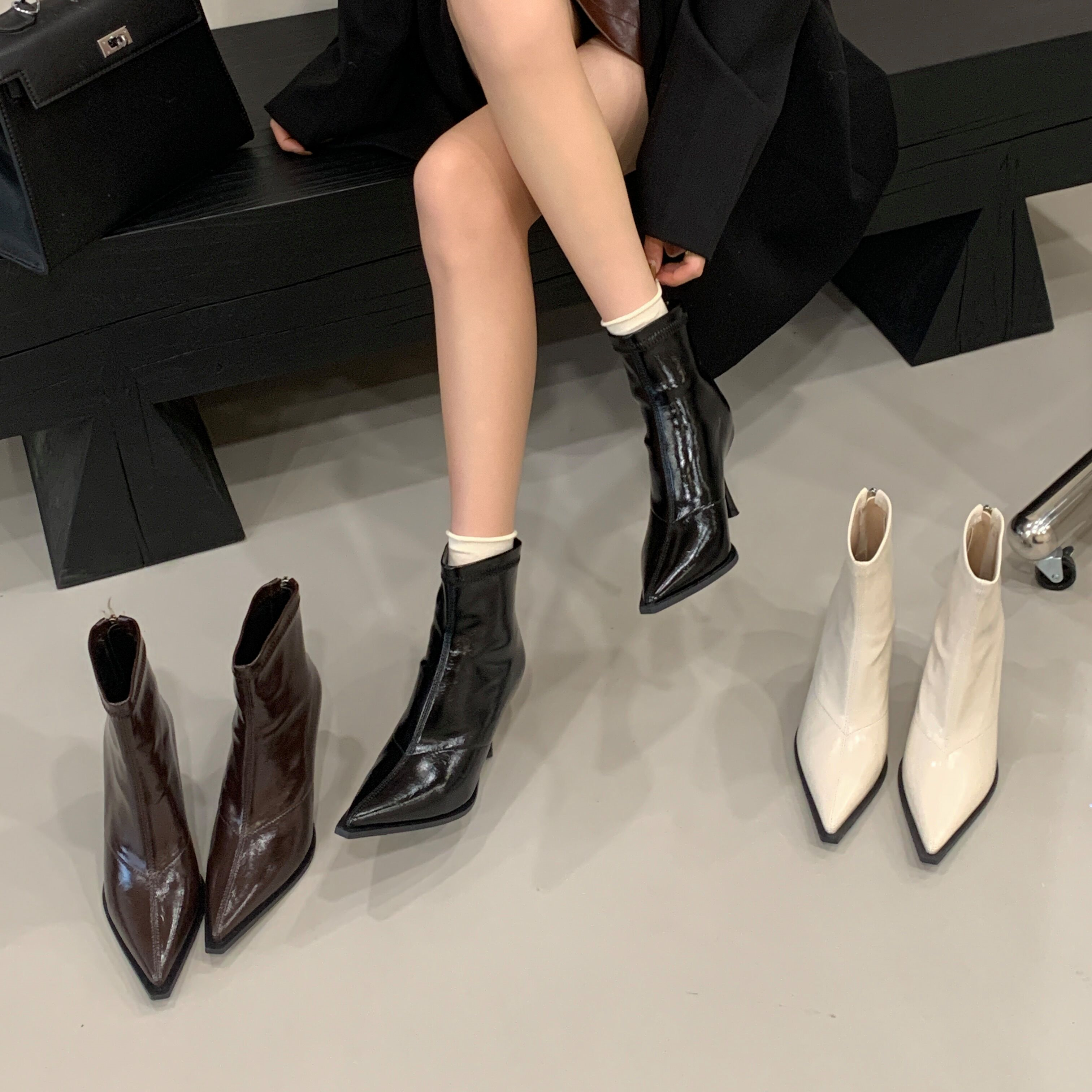 尖头细跟加绒瘦瘦靴女法式高跟名媛配大衣时装靴2025秋冬爆款短靴