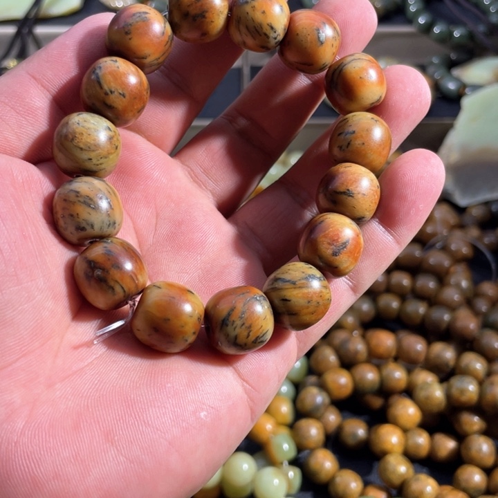 透闪石质玉手串未镶嵌旭**?