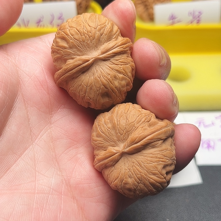 人***衣吊坠文玩核桃全品元宝