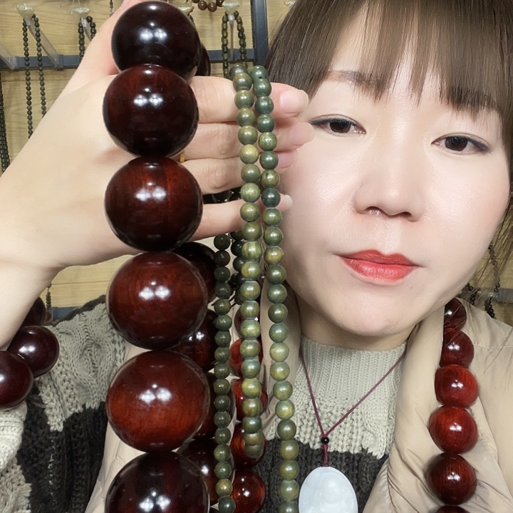 东非黑黄檀（紫光檀）阔紫檀。绿檀
