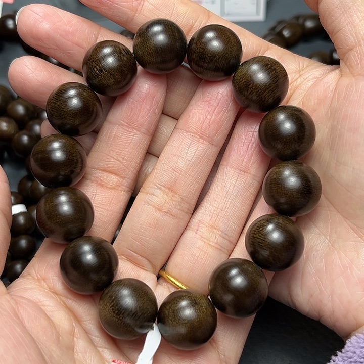 沉香手串白棋玉化