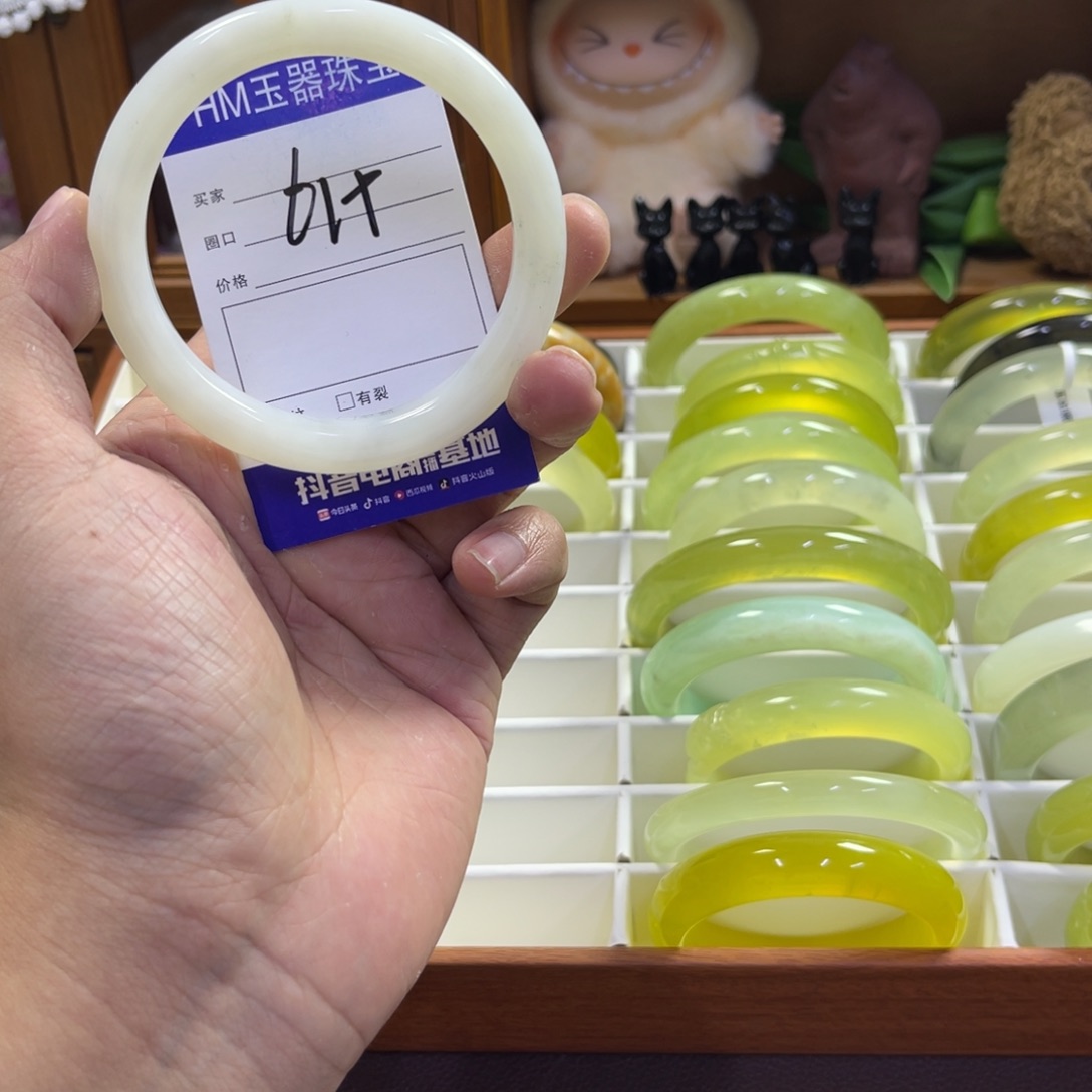 蛇纹石玉未镶嵌手镯350