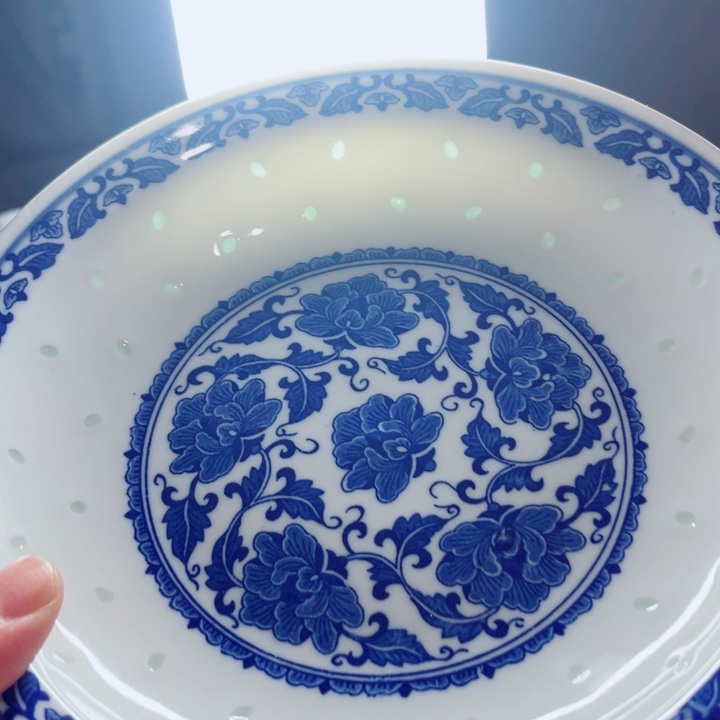 青花玲珑8寸窝盘牡丹花