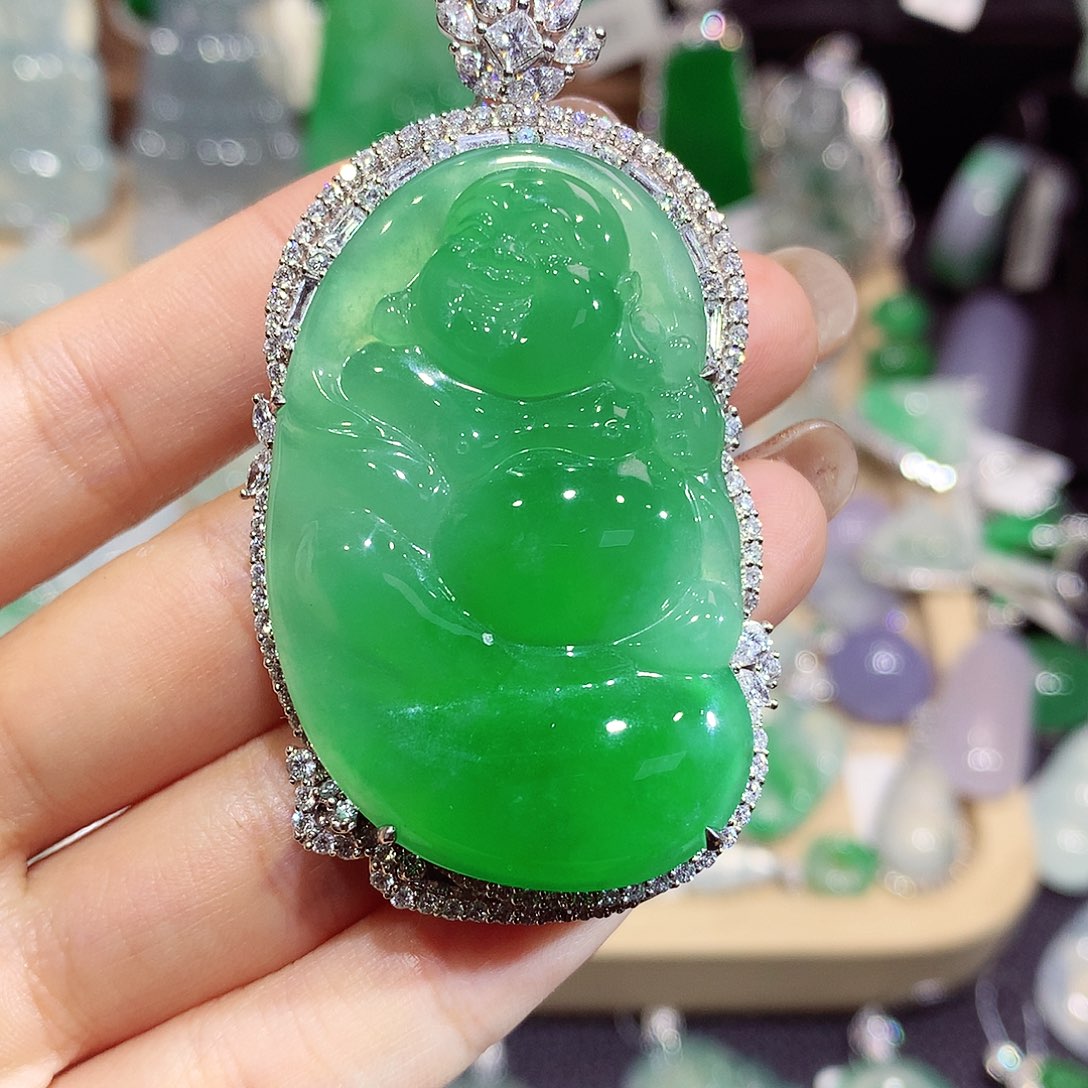 翡翠18K金镶嵌颈饰布袋佛