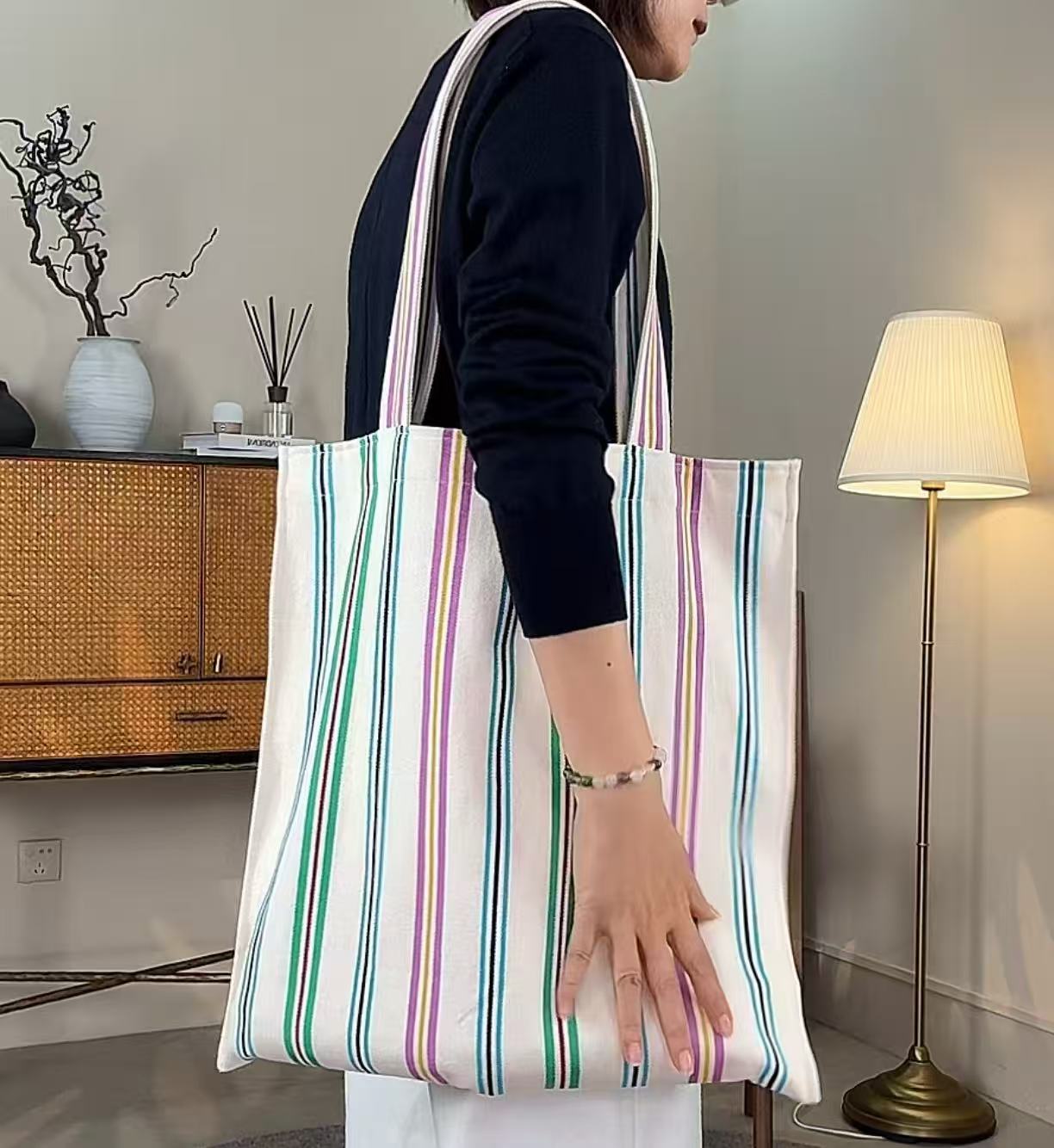 宠粉福利随机手拿包包//礼品