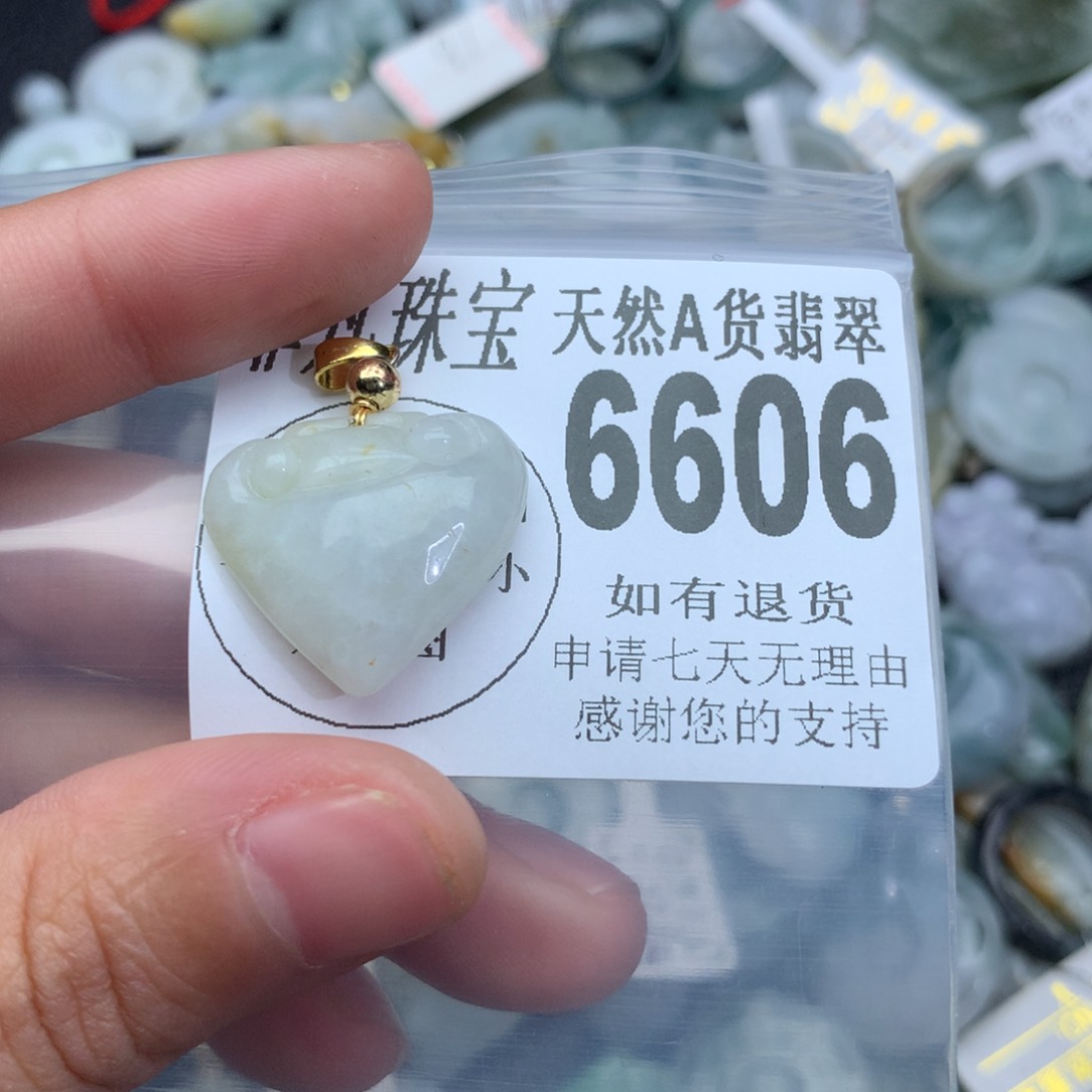 翡翠颈饰未镶嵌6606。