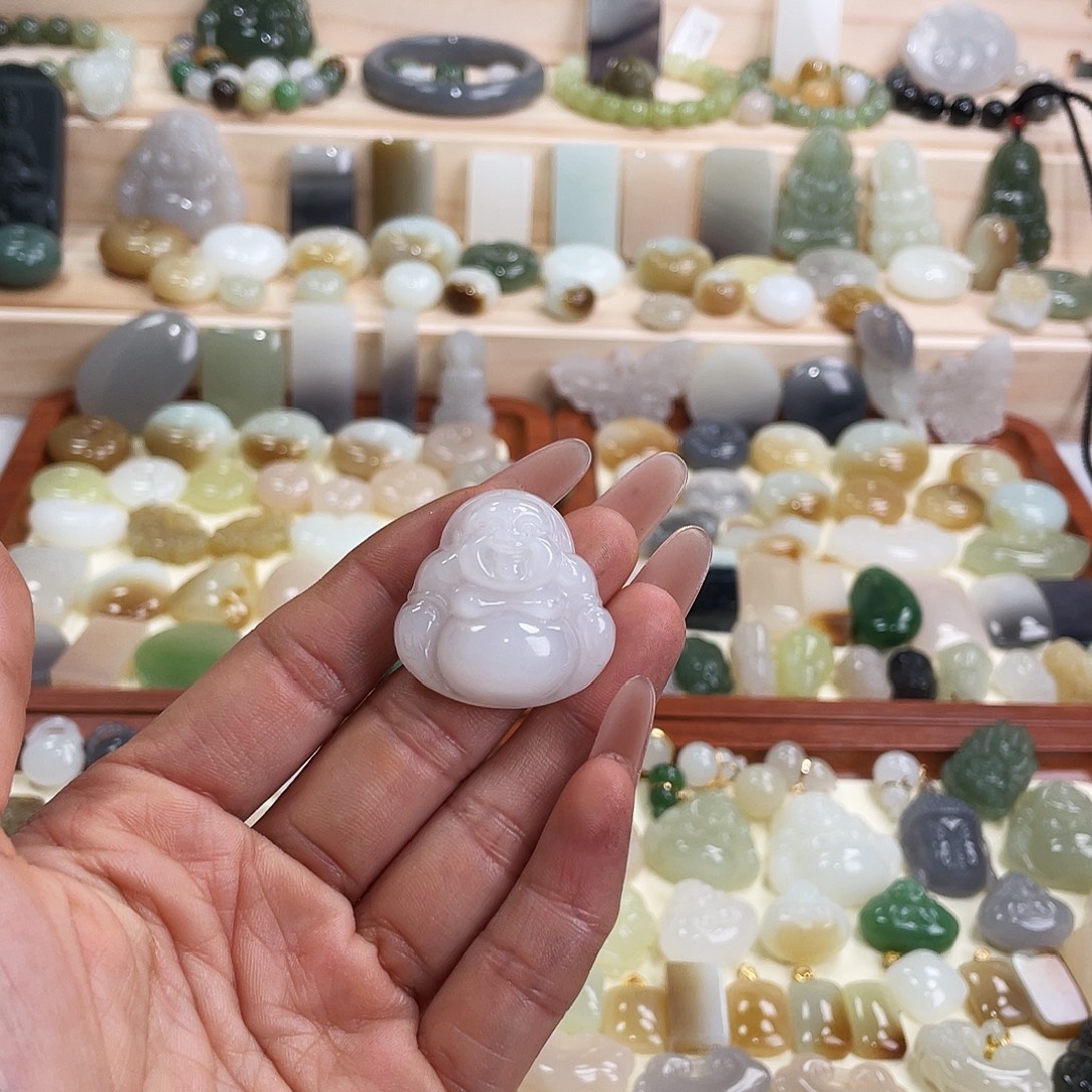 彩***贼和田玉未镶嵌吊坠(赠链)