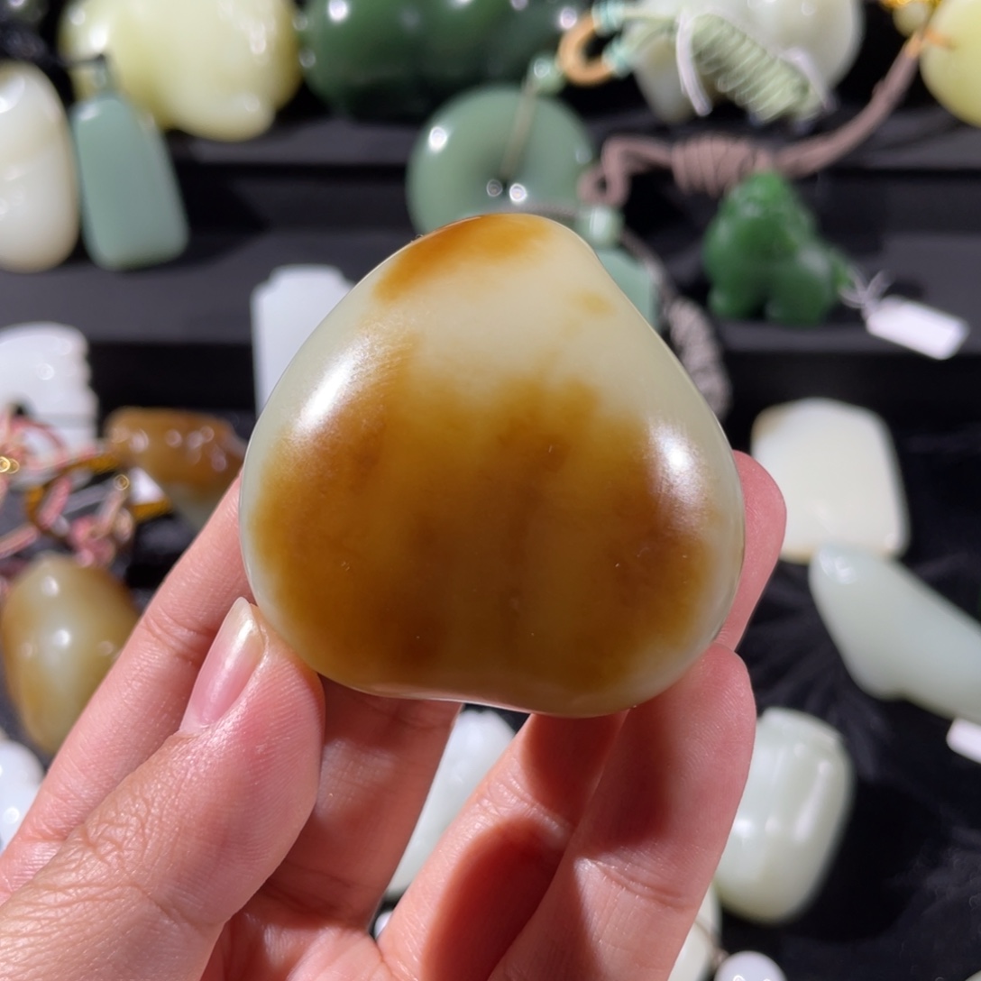 ****洛和田玉未镶嵌颈饰