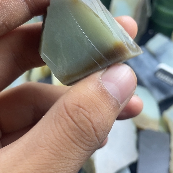 颈饰未镶嵌和田玉（糖玉）