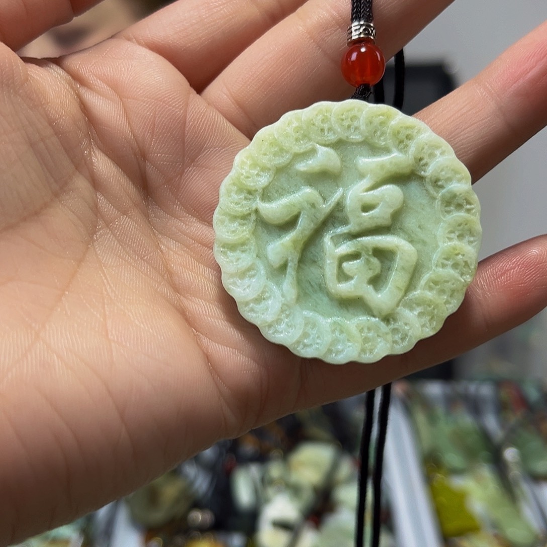 蛇纹石玉未镶嵌颈饰